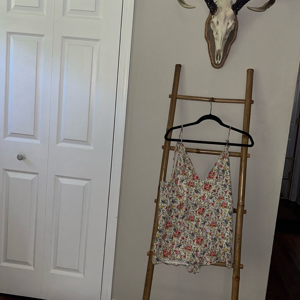 Forever 21 floral romper size medium adjustable straps by tying.